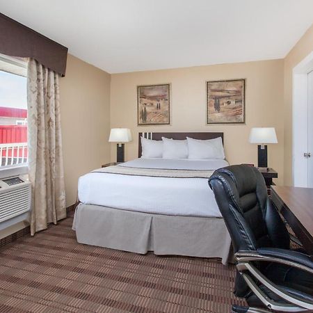 Econo Lodge Inn & Suites Medicine Hat Ngoại thất bức ảnh