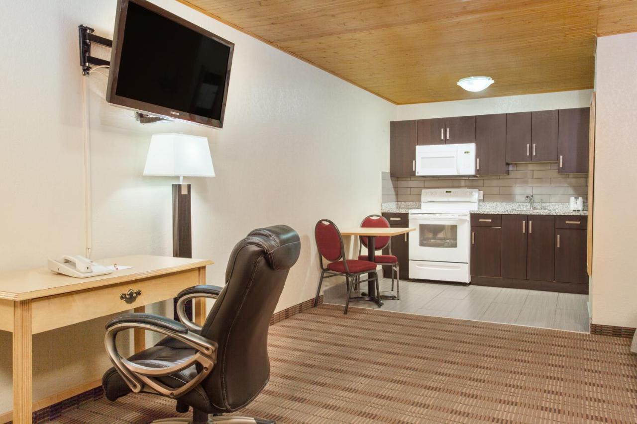 Econo Lodge Inn & Suites Medicine Hat Ngoại thất bức ảnh