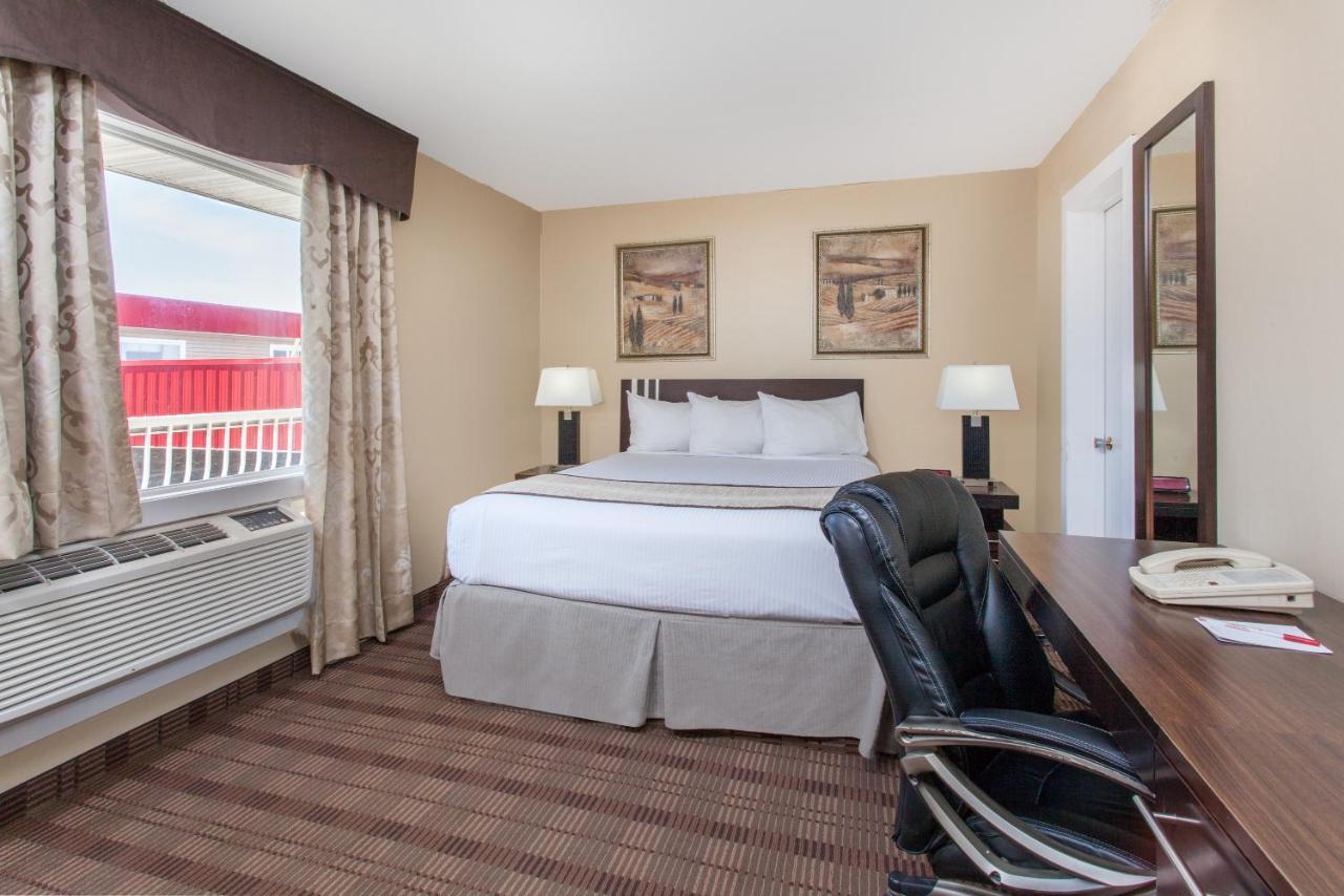 Econo Lodge Inn & Suites Medicine Hat Ngoại thất bức ảnh