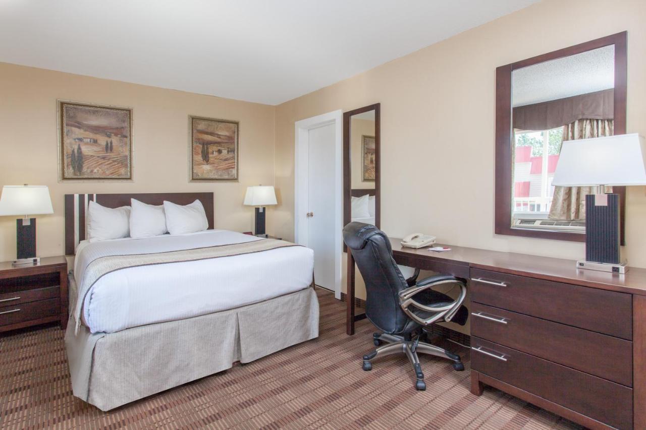 Econo Lodge Inn & Suites Medicine Hat Ngoại thất bức ảnh
